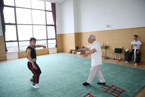 武丑班《盗钩》7_调整大小