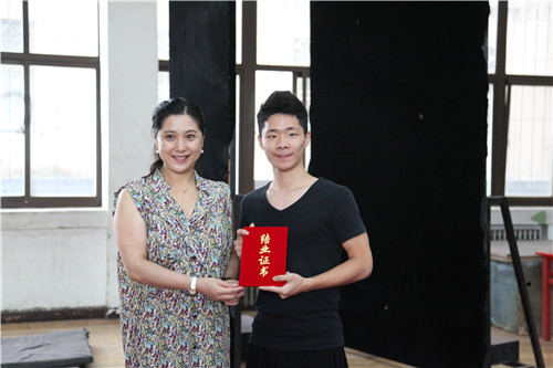 7副院长许翠为学员颁发证书7