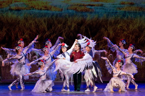 《一片丹心献仙鹤》   作者： 李树英_调整大小