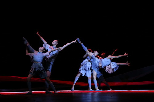 《红色期盼》   作者：刘广陆_调整大小