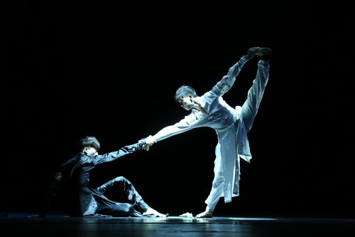 《黑与白》   作者：刘广陆_调整大小