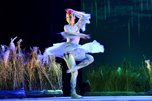 《旋舞》   作者：刘文镛_调整大小