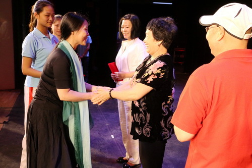 24河北梆子剧团团长王红玲颁发春晖奖_调整大小