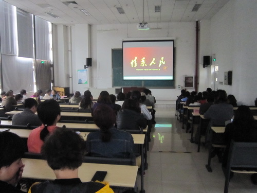 学院党委组织在职党员集中观看党员电教片《情系人民》_调整大小