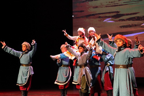 京剧《草原小姐妹》 (3)_调整大小