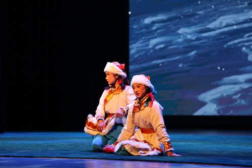 京剧《草原小姐妹》 (1)_调整大小