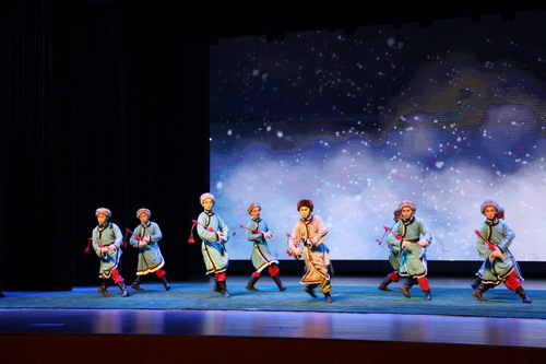 京剧《草原小姐妹》(2)_调整大小