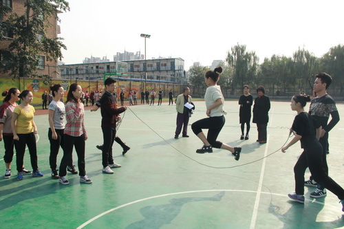 跳绳比赛现场2_调整大小