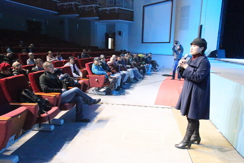 4副院长许翠布置演出事宜_调整大小