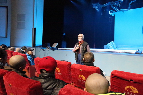 5导演李仲鸣强调演出细节_调整大小