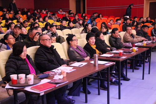 30学院聘请的京剧表演艺术家观看演出_调整大小