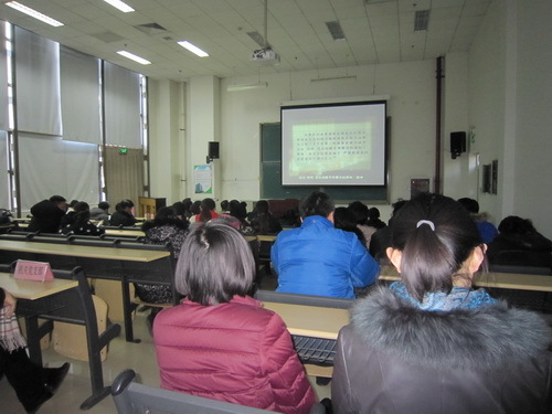 学院党委组织党员观看《“小官巨腐”警示录》_调整大小