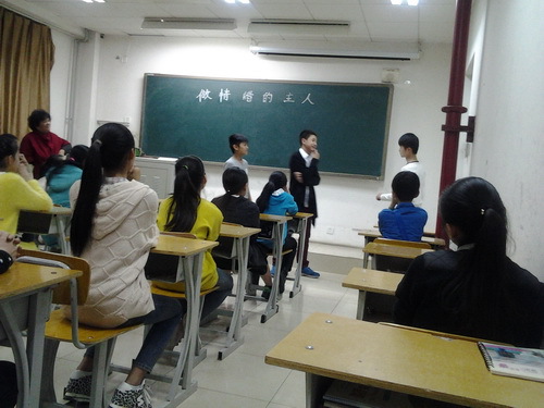 民舞13班主题班会_调整大小