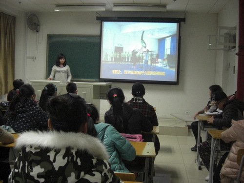 京表11班主题班会_调整大小