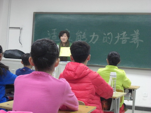 民舞14班主题班会_调整大小