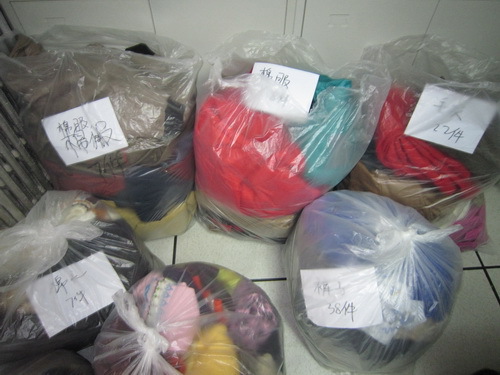 3.捐赠打包的冬衣_调整大小