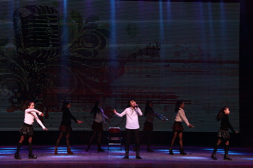 4歌伴舞《王妃》_调整大小