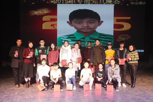 7第一次抽奖合影_调整大小