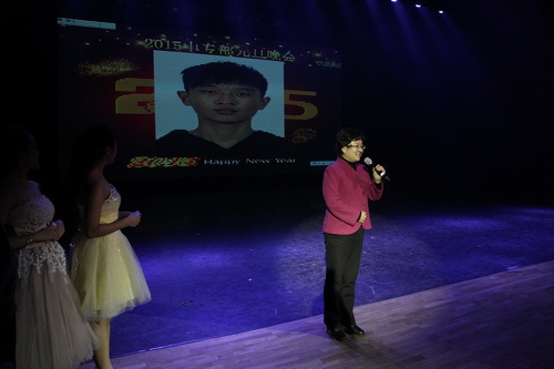 11党委副书记毕兆炜抽奖_调整大小