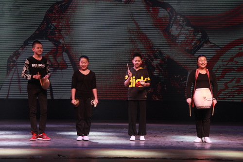 20三句半《学戏》_调整大小