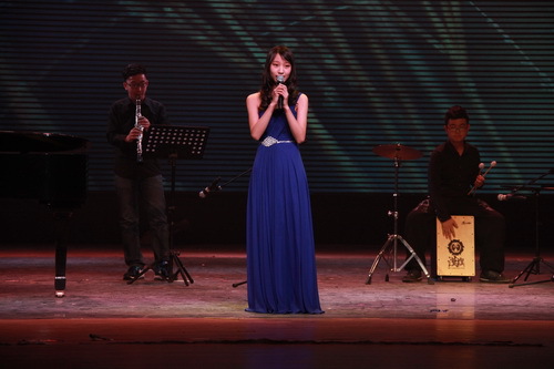 23歌曲《You raise me up》_调整大小