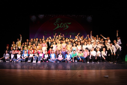 35演员合影_调整大小