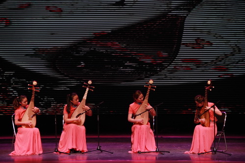 4、琵琶齐奏《送我一朵玫瑰花》_调整大小