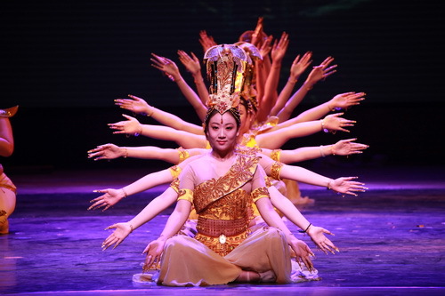 8、舞蹈《千手观音》_调整大小