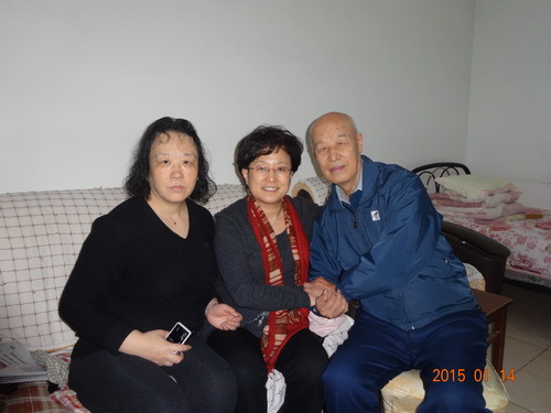 毕兆炜副书记看望离休干部李余秀父女_调整大小