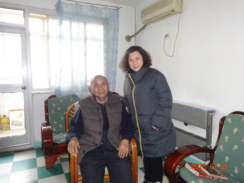 黄珊珊副院长看望离休干部吴保起老师_调整大小