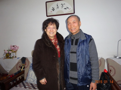 毕兆炜副书记看望退休干部辛瑞国老师_调整大小