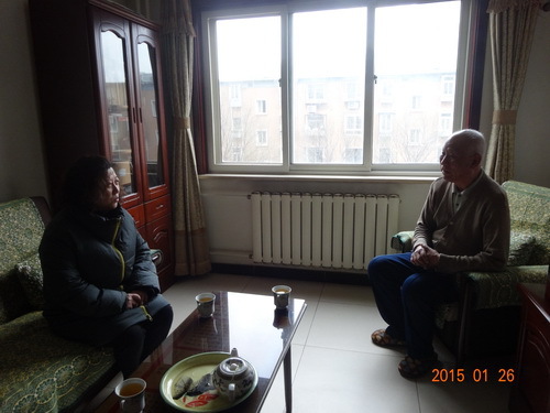 黄珊珊副院长看望退休教师张庆良老师_调整大小