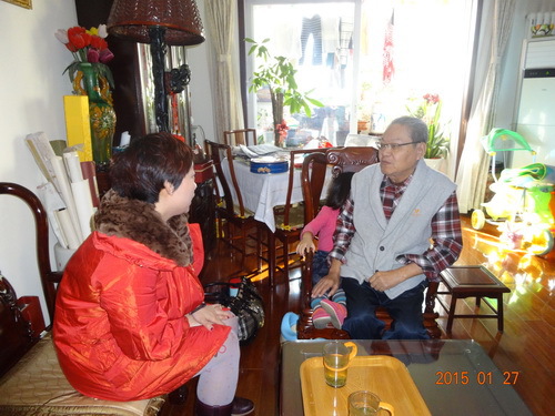 吴蕾副院长看望退休干部朱建辉老师_调整大小