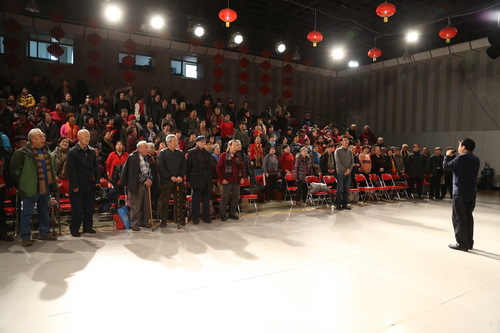 老干部集体合唱_调整大小