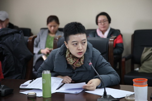 10影视系副主任 辅导员张怡发言_调整大小
