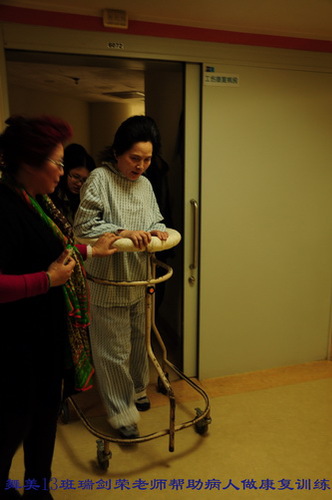 舞美13班学雷锋活动记录+(18)_调整大小