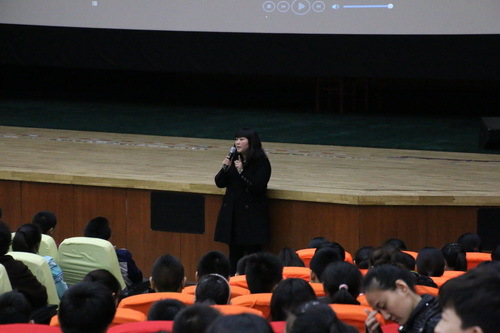 2高职部负责人孙楚泽老师号召大家用心领会影片内涵_调整大小