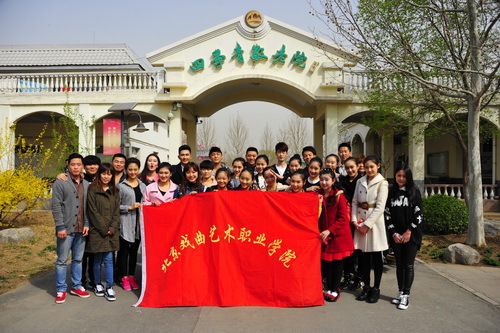 1.慰问团成员到达四季青敬老院_调整大小