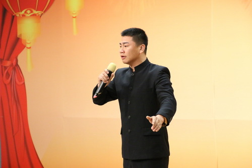 5.地方戏曲系学生杜建演唱的评剧《与驸马打坐》选段_调整大小