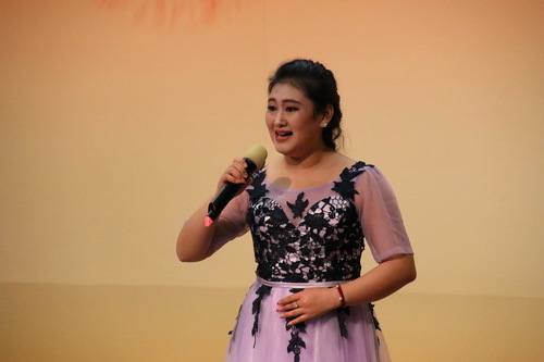 8.地方戏曲系学生孙曼钰演唱的评剧《要彩礼》选段_调整大小