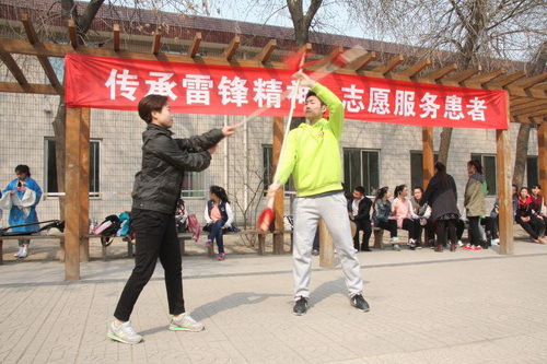 4.高职京剧14班刘世海、李浩进行基功展示_调整大小