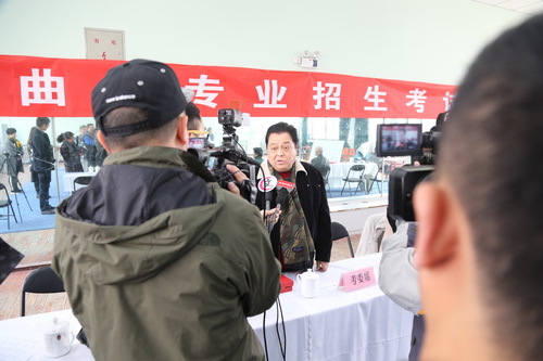 7李金斗接受媒体采访_调整大小