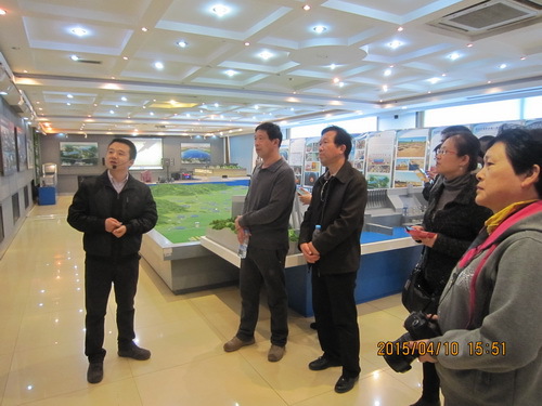 参观南水北调（二）_调整大小