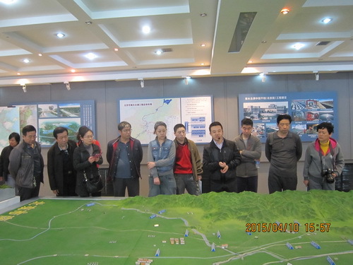 参观南水北调（三)_调整大小