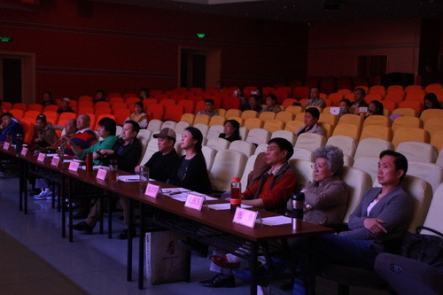 6地方戏曲系评剧专业选拔评委席_调整大小