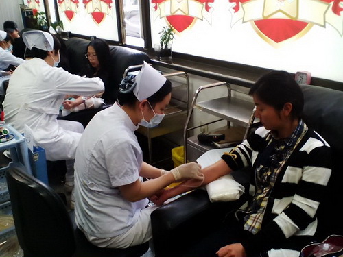 2献血现场_调整大小