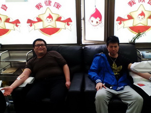 3献血现场_调整大小