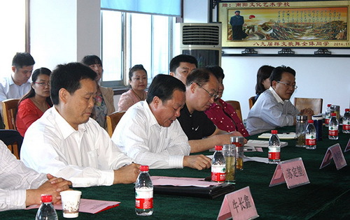 3座谈会现场_调整大小