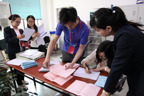 4计票人统计选票_调整大小