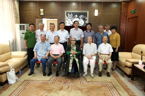 4合影_调整大小